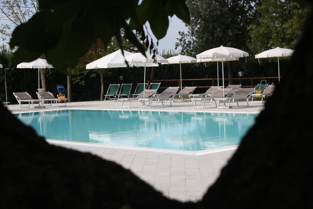 Agriturismo La Pisana ภายนอก รูปภาพ