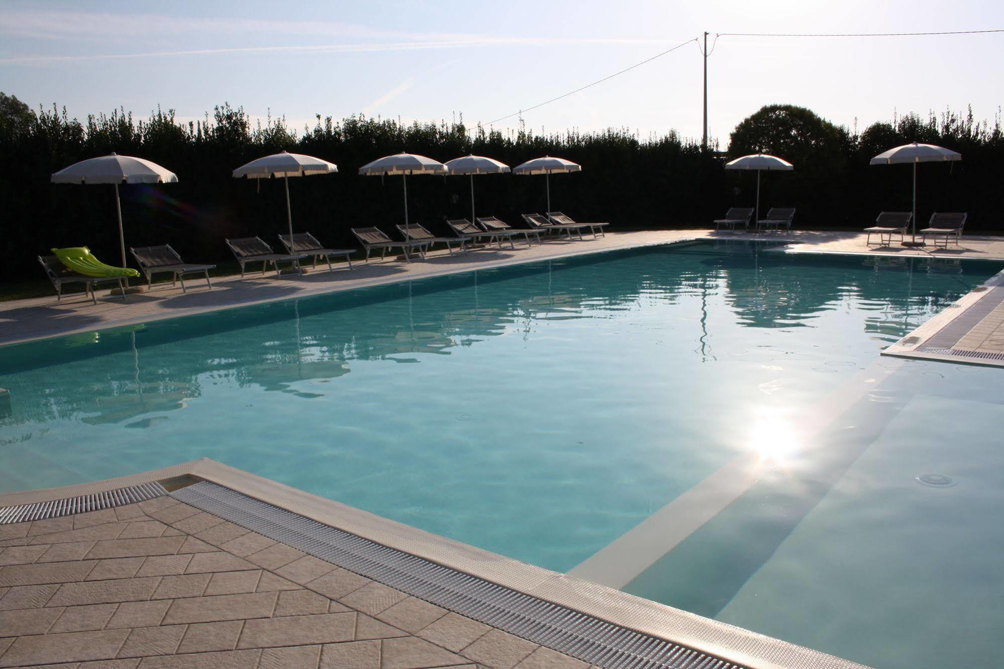 Agriturismo La Pisana ภายนอก รูปภาพ